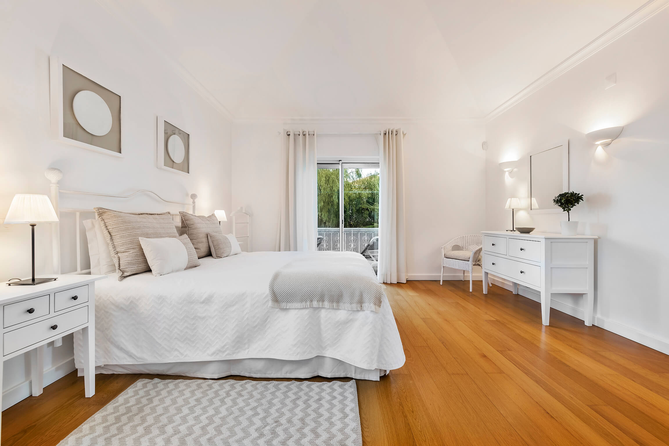 Apartment – 2 Bedrooms with Garden